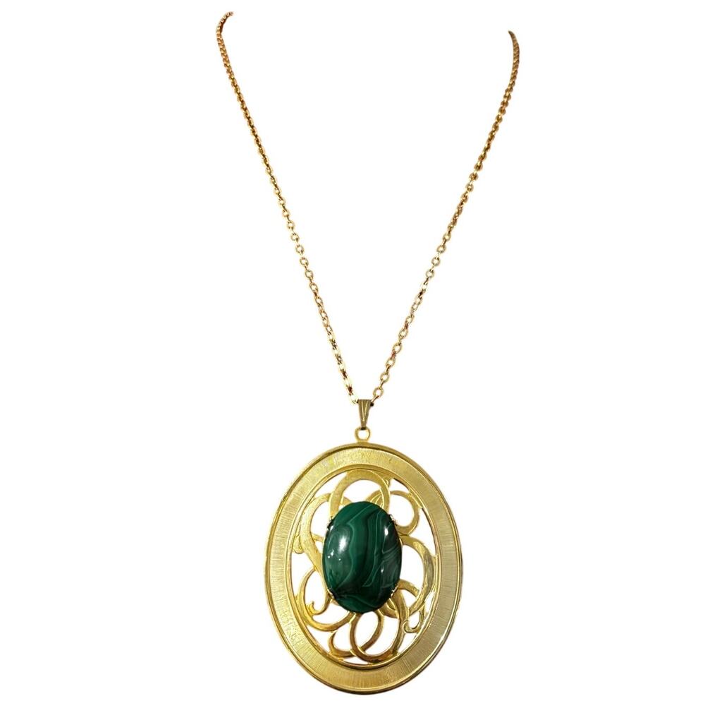 Vintage mid century pendant necklace gold chain & polished green oval stone